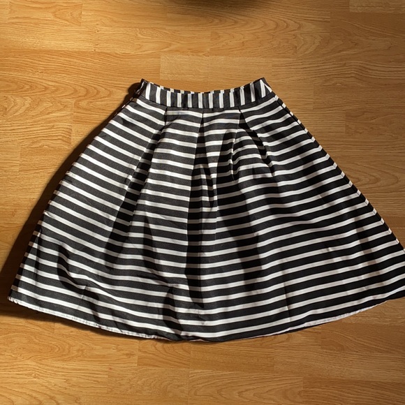 Express high waisted skirt - Picture 2 of 3